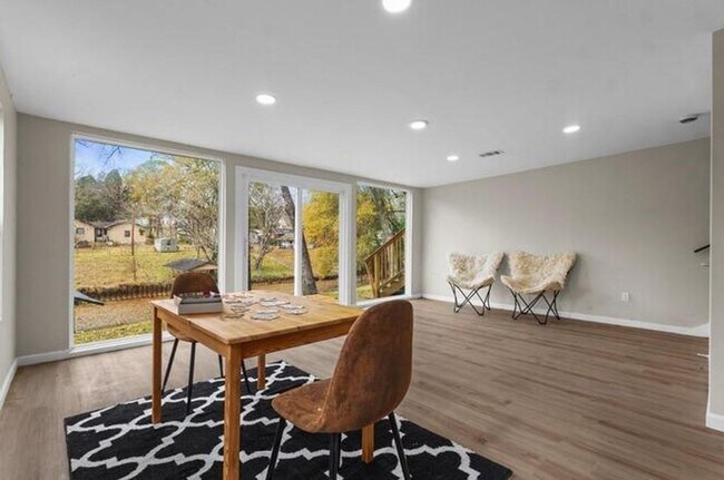 Building Photo - 2155 Hickory Trce