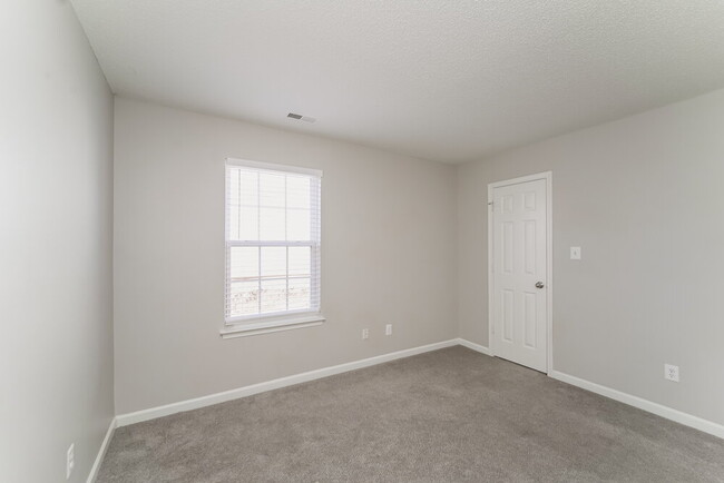 Building Photo - 12037 Serenade Ct