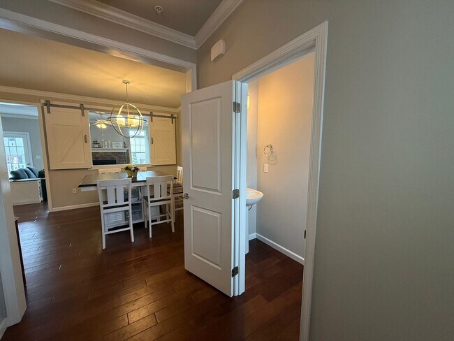 Building Photo - 3 bedroom 2.5 bathroom townhome for rent