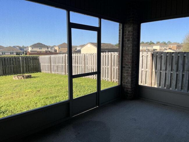 Building Photo - 671 Teal St