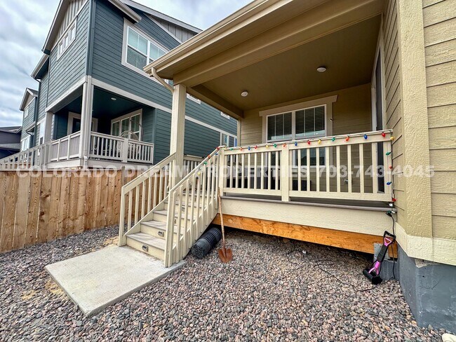 Building Photo - Luxurious fully-furnished home in Dove Vil...