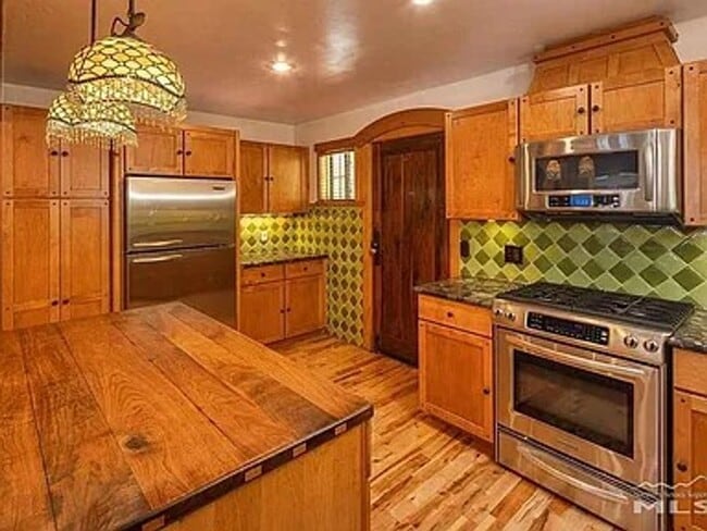 Building Photo - Your Dream Home Awaits! Available in June!