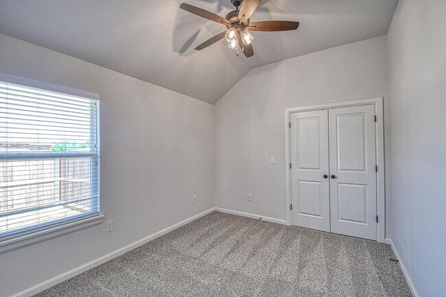 Building Photo - Beautiful Home in Summit Lakes!