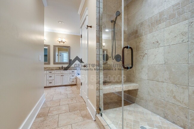 Building Photo - 210 38th Ave N