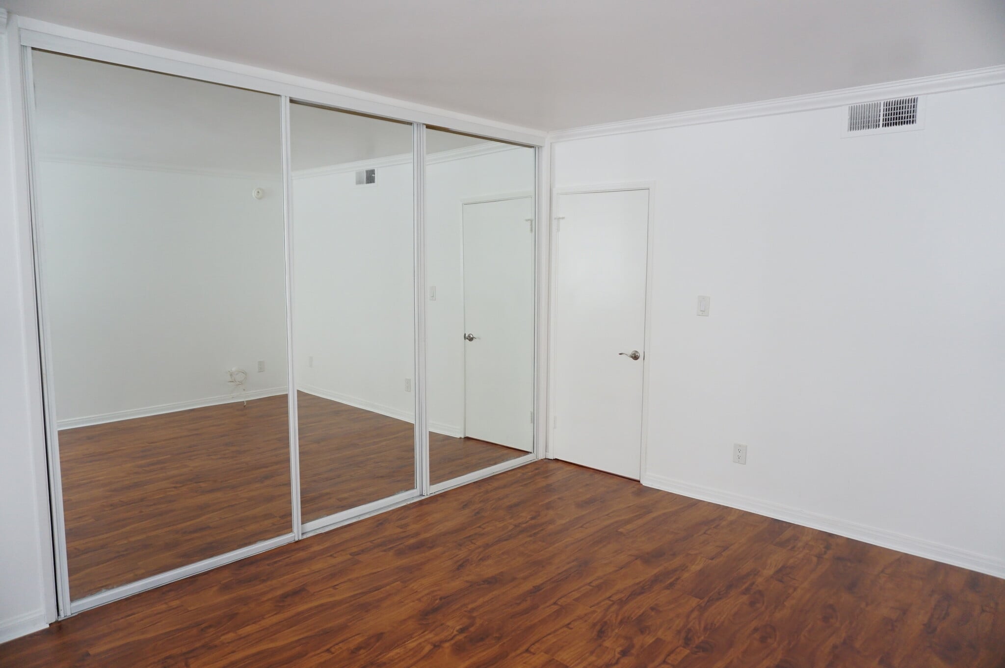 Building Photo - 4610 Densmore Ave