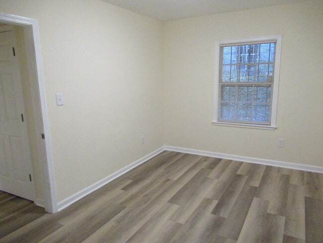 Building Photo - 2032 Rector Dr SW