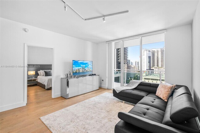 Building Photo - 951 Brickell Ave
