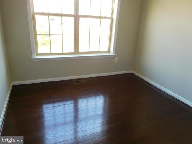 Building Photo - 9828 Smithview Pl