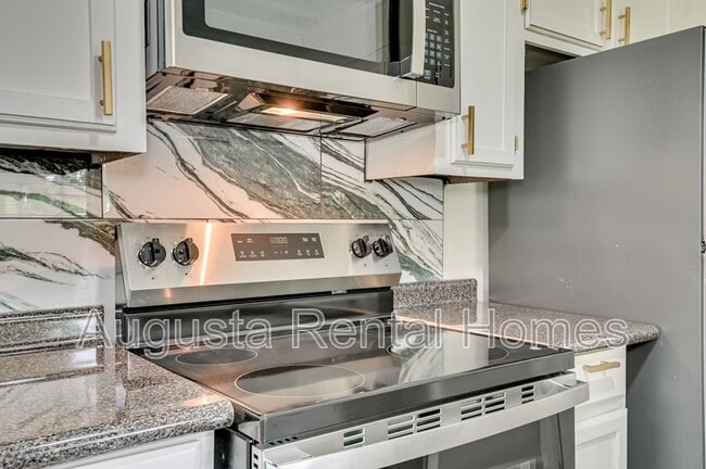 Building Photo - 3623 Columbine Dr