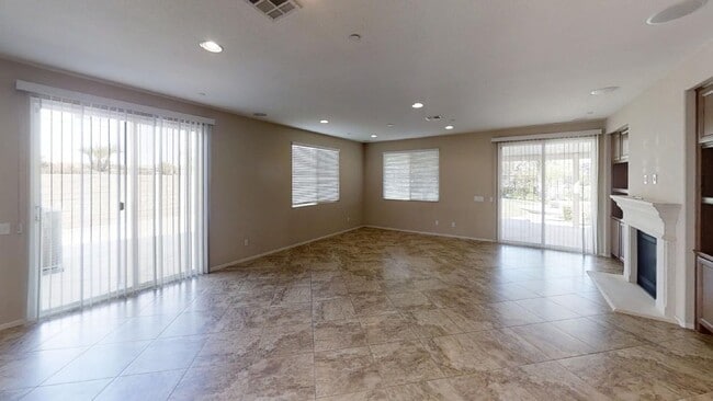 Building Photo - Singleton Heights 4 bedroom 3 1/2 bath Home