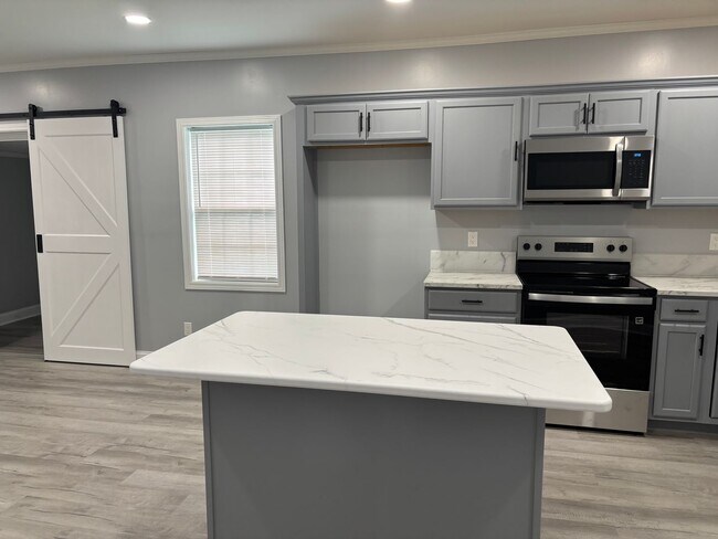 Building Photo - Fully renovated 3 bedroom 2 bathroom house!   Lawn Care Included