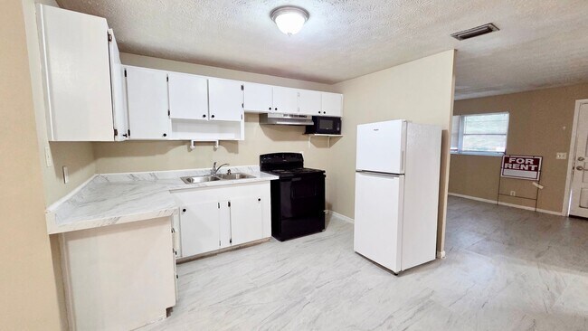 Building Photo - 4447 Melvin Cir W