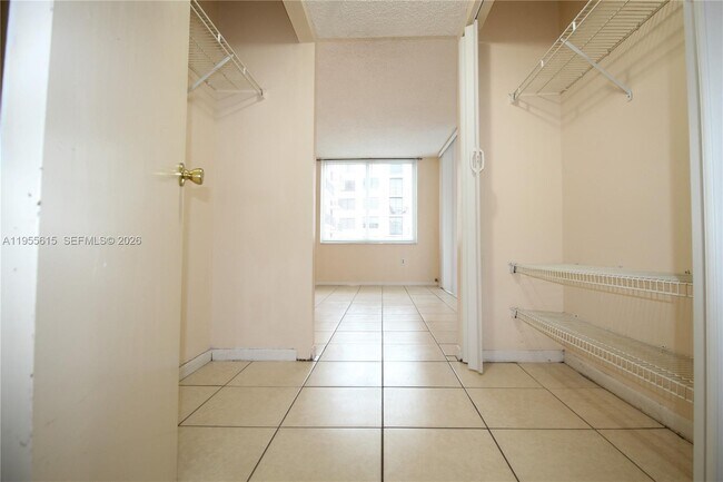 Building Photo - 17890 W Dixie Hwy