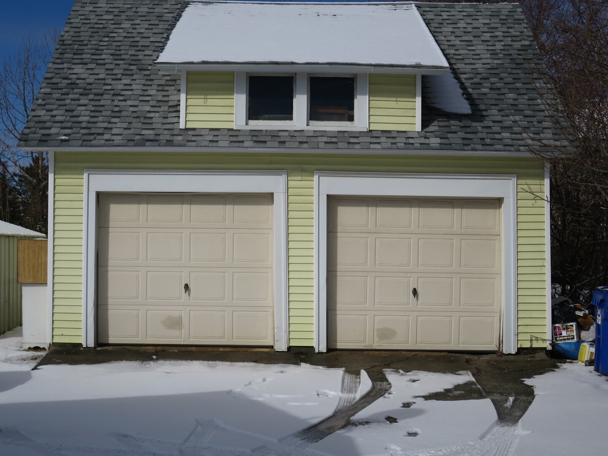 Building Photo - 208 Main St