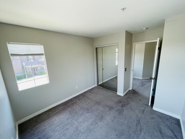 Building Photo - Condo