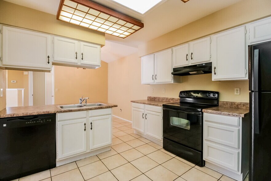 Building Photo - 4125 E La Puente Ave