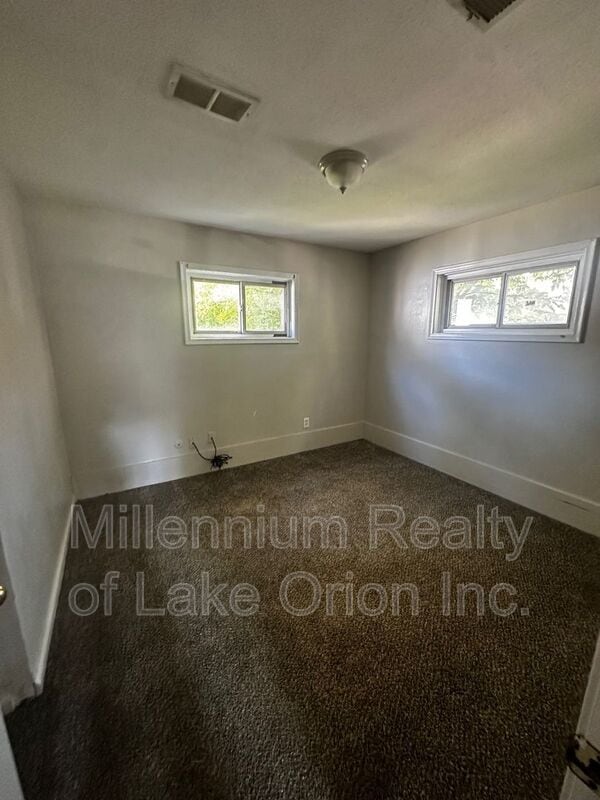 Building Photo - 11263 Edgemont Ave