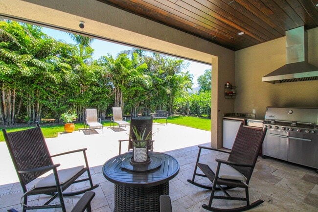 Building Photo - ** THE MOORINGS ** SINGLE FAMILY HOME 3 PL...