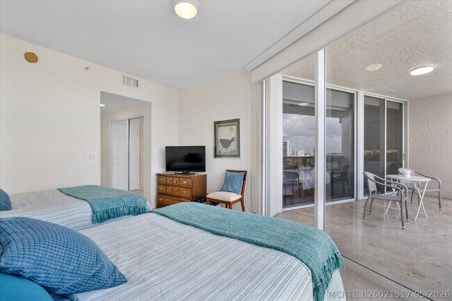 Building Photo - 3100 N Ocean Blvd