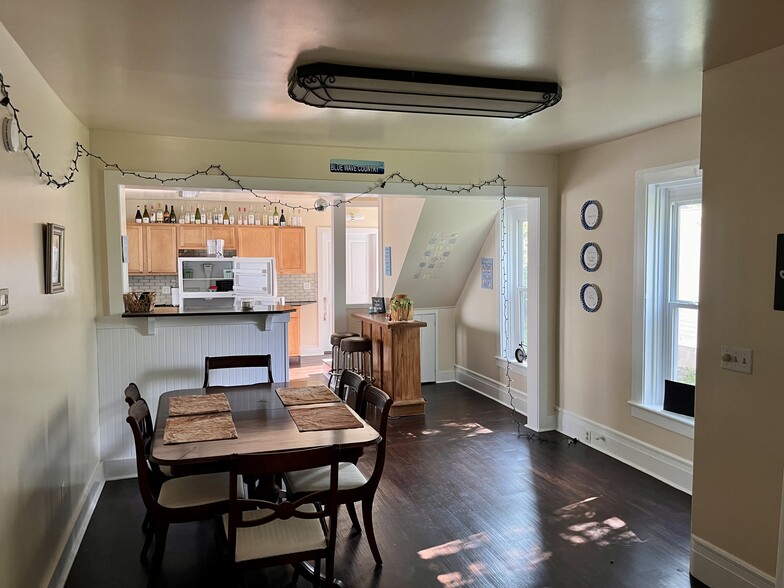 Building Photo - 52 Center St