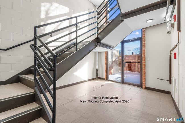 Building Photo - 937 Post Rd