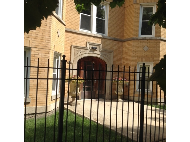 Building - 2858 W Shakespeare Ave