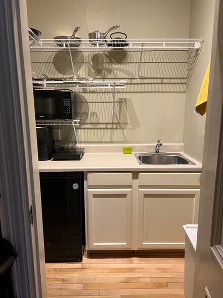 kitchenette - 36 Greenough Ave