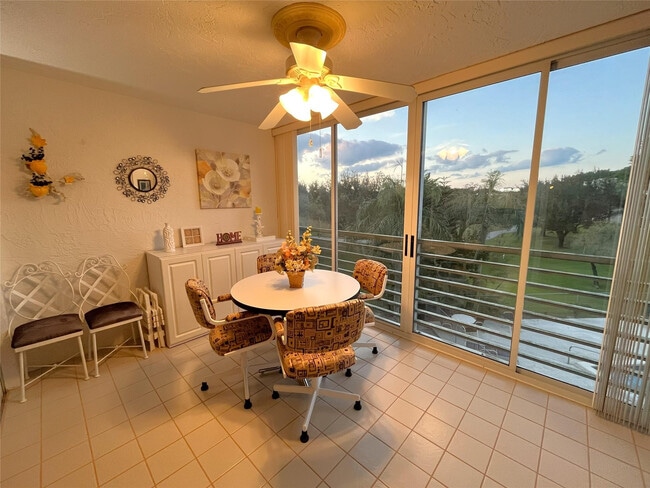 Building Photo - 9501 Seagrape Dr