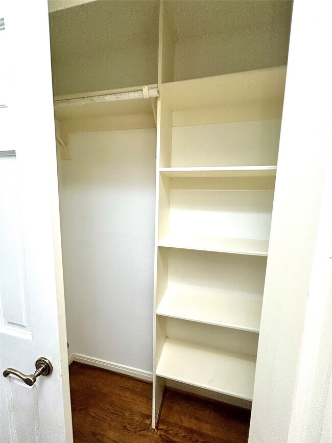 Building Photo - 5022 Darnell St