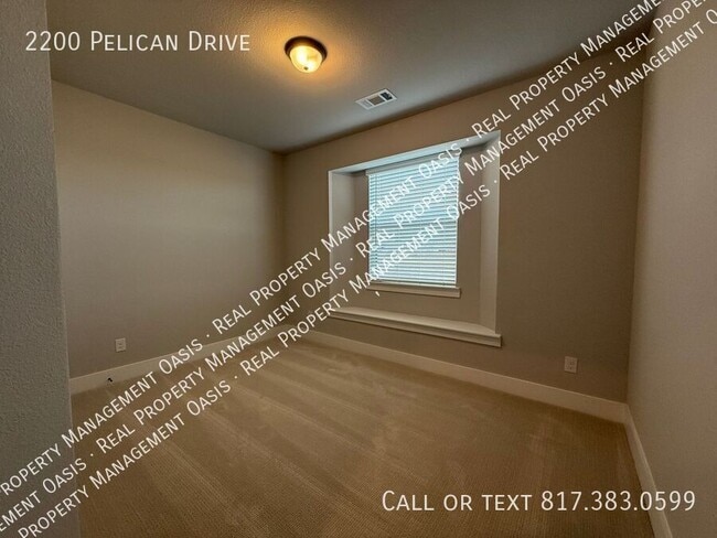 Building Photo - 2200 Pelican Dr