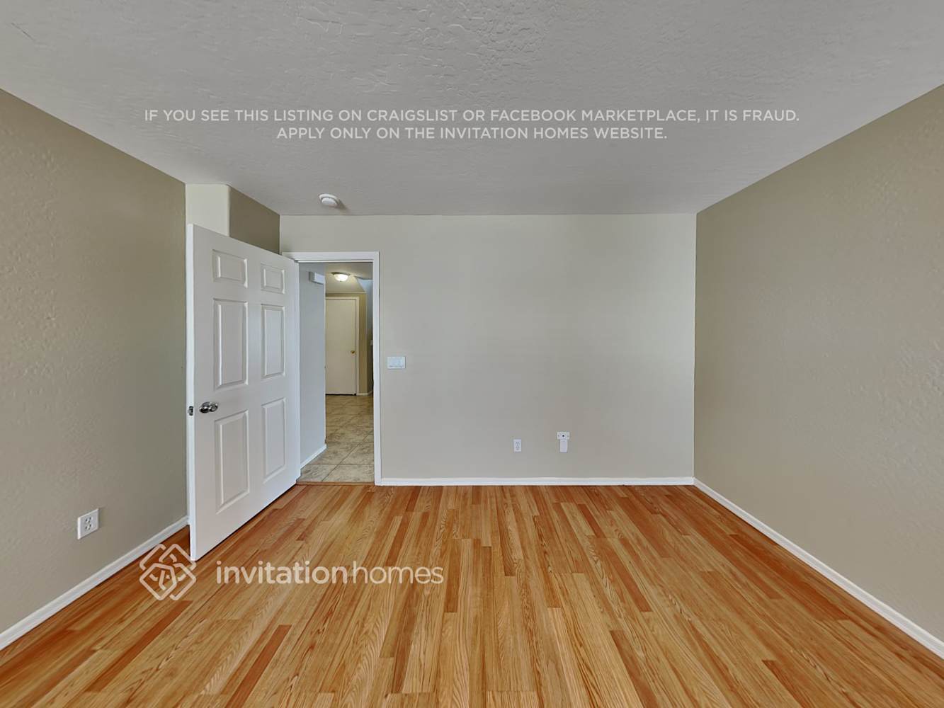 Building Photo - 11821 W Laurel Ln