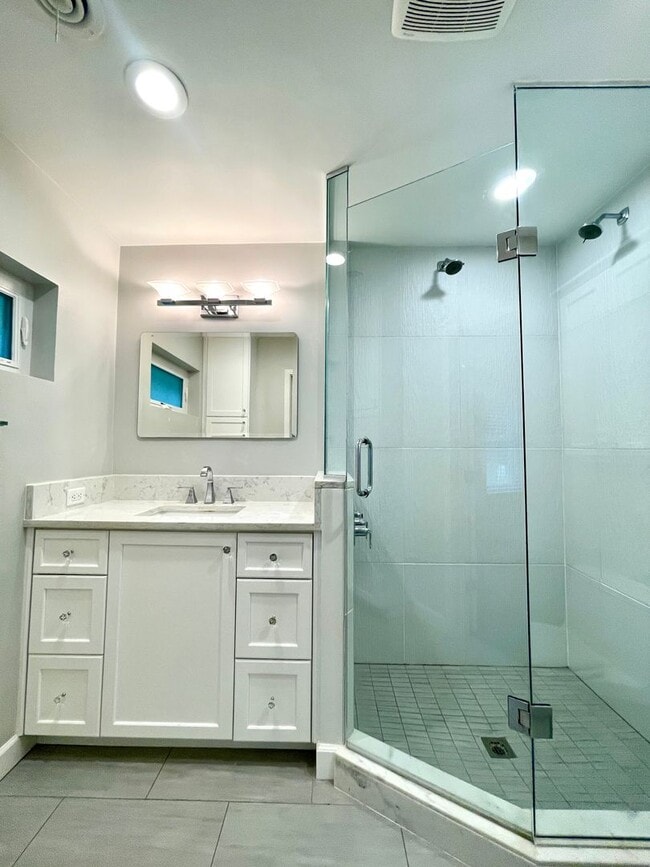Building Photo - AVAIL IN AUGUST- Immaculate, 3/2 Home in M...