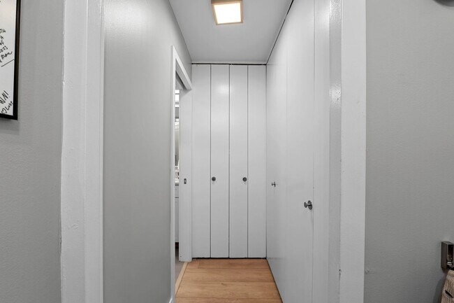 Building Photo - 2020 N Lincoln Park W