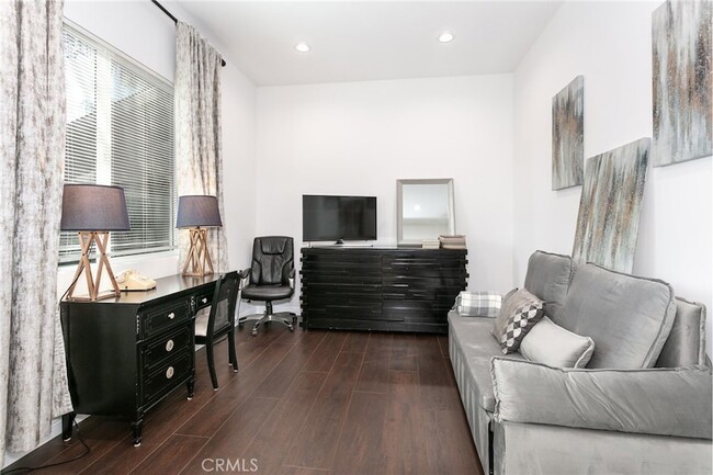 Building Photo - 5825 Fulton Ave