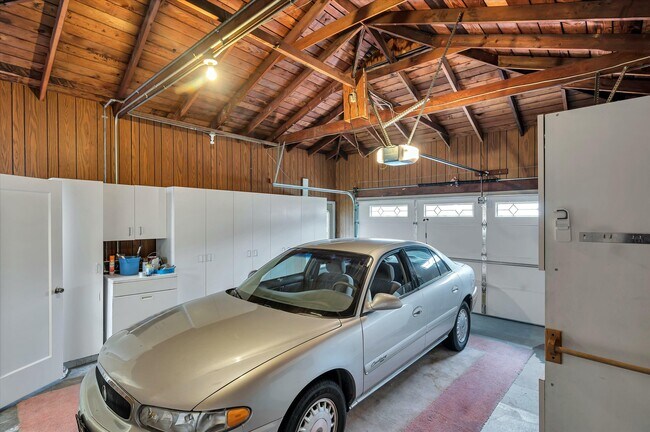Building Photo - 619 Santa Susana Ave