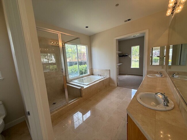 Building Photo - 48401 Costa Mesa Terrace