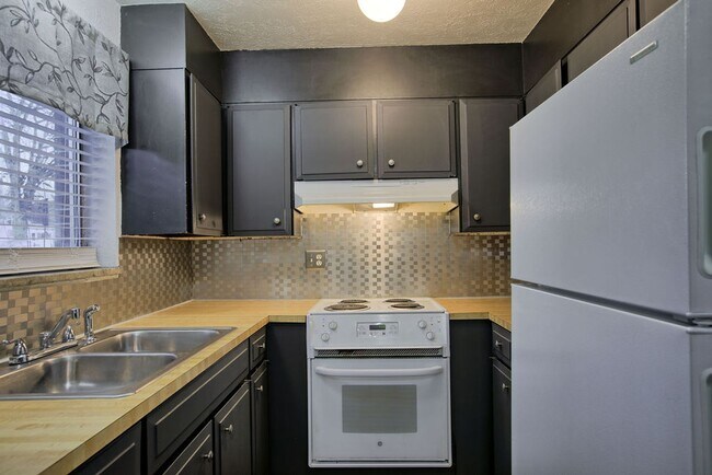 Building Photo - 301 Peterson St