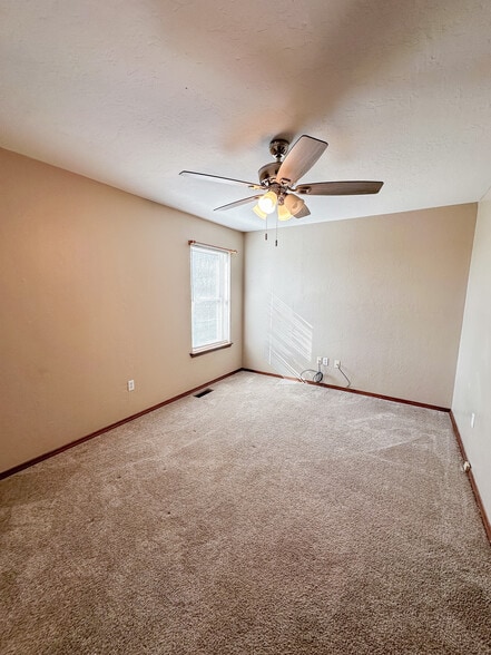 Building Photo - 4510 SW Wendy Dr