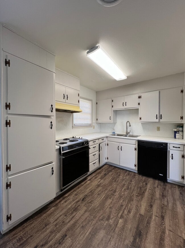 Building Photo - 3106 Aberdeen Ave