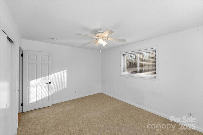 Building Photo - 1051 Cox Mill Rd