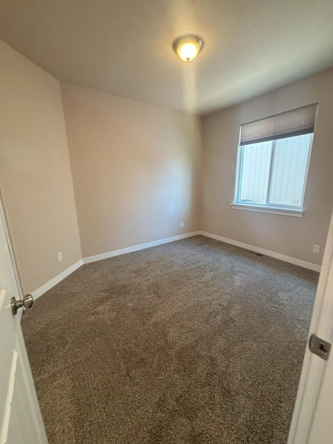 Building Photo - Beautifully Maintained 3-Bed, 2-Bath Home ...