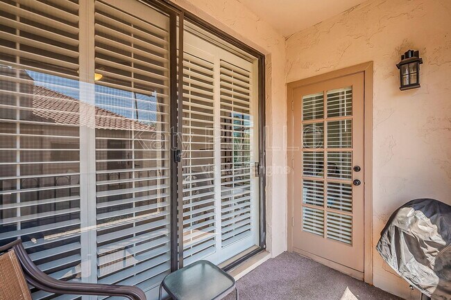 Building Photo - 9708 E Vía Linda