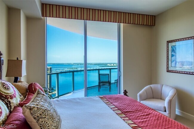 Building Photo - 3000 Oasis Grand Blvd