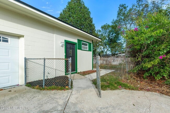 Building Photo - 4103 San Remo Dr