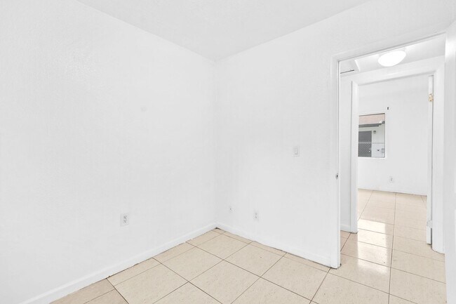 Building Photo - Spacious 3BR/1BA Single-Family Home – Central Miami