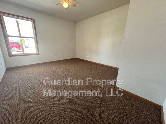 Building Photo - 330 E 4th St