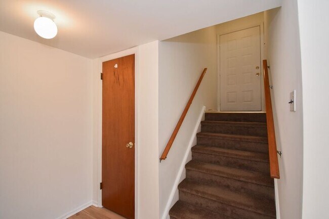 Building Photo - 6 Aspen Way