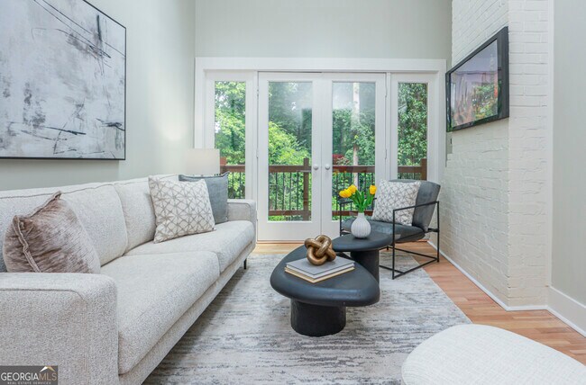 Building Photo - 2908 N Hills Dr NE