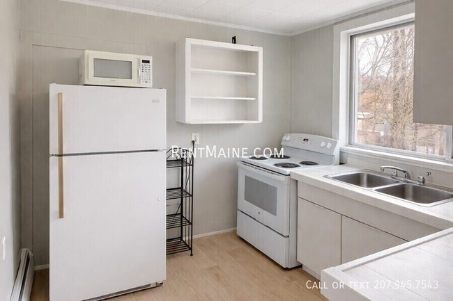 Building Photo - 254 Elm St