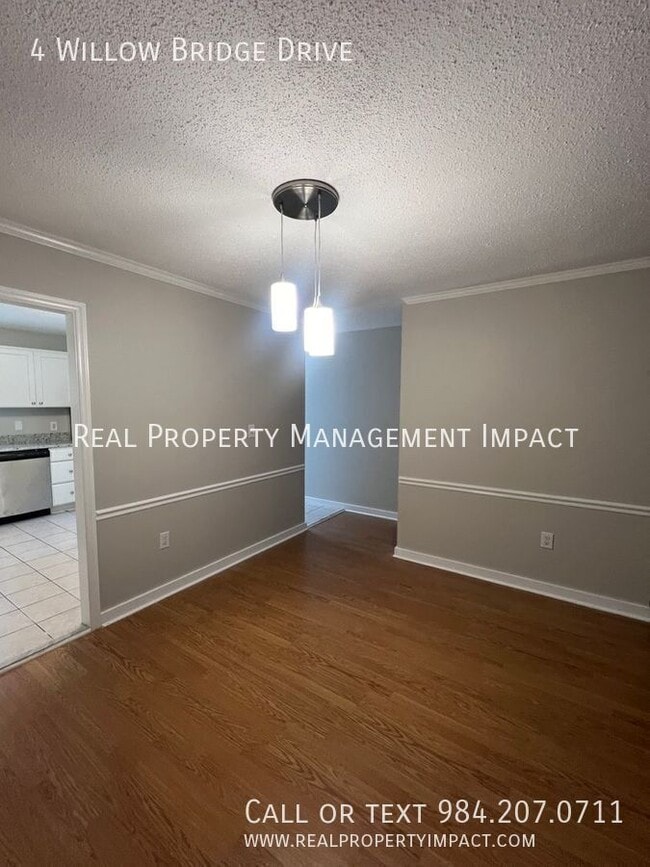 Building Photo - 4 Willow Bridge Dr